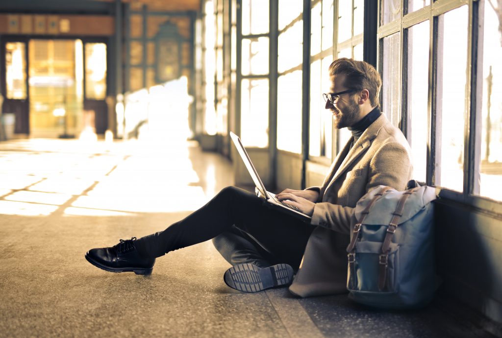 Digital nomad Work at the airport